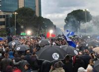 Αλβανία: «Μπαράζ» συγκρούσεων στα Τίρανα – Απόπειρα εισβολής στο κτίριο της κυβέρνησης