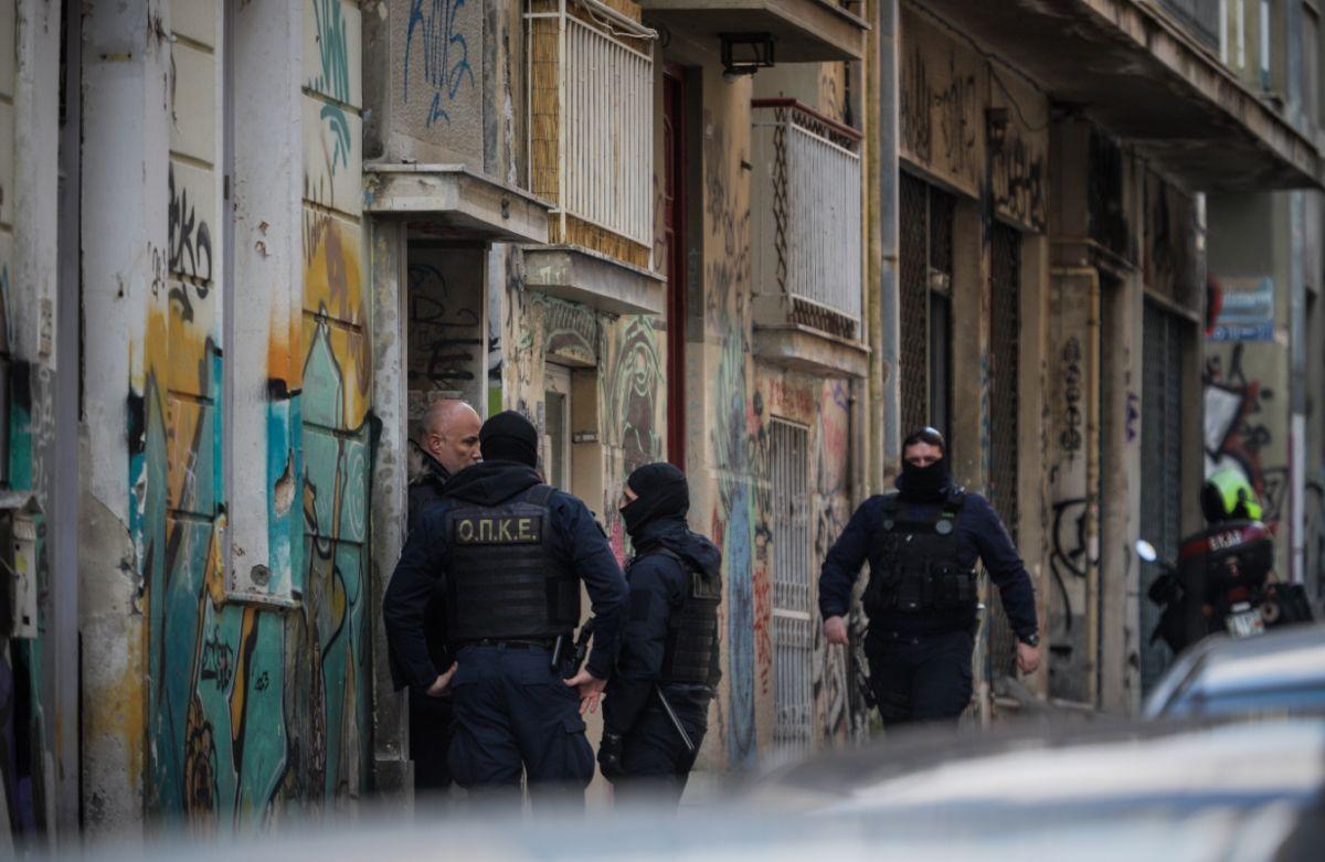 Εξάρχεια: Μεγάλη επιχείρηση της ΕΛΑΣ – Επέμβαση σε δύο καταλήψεις
