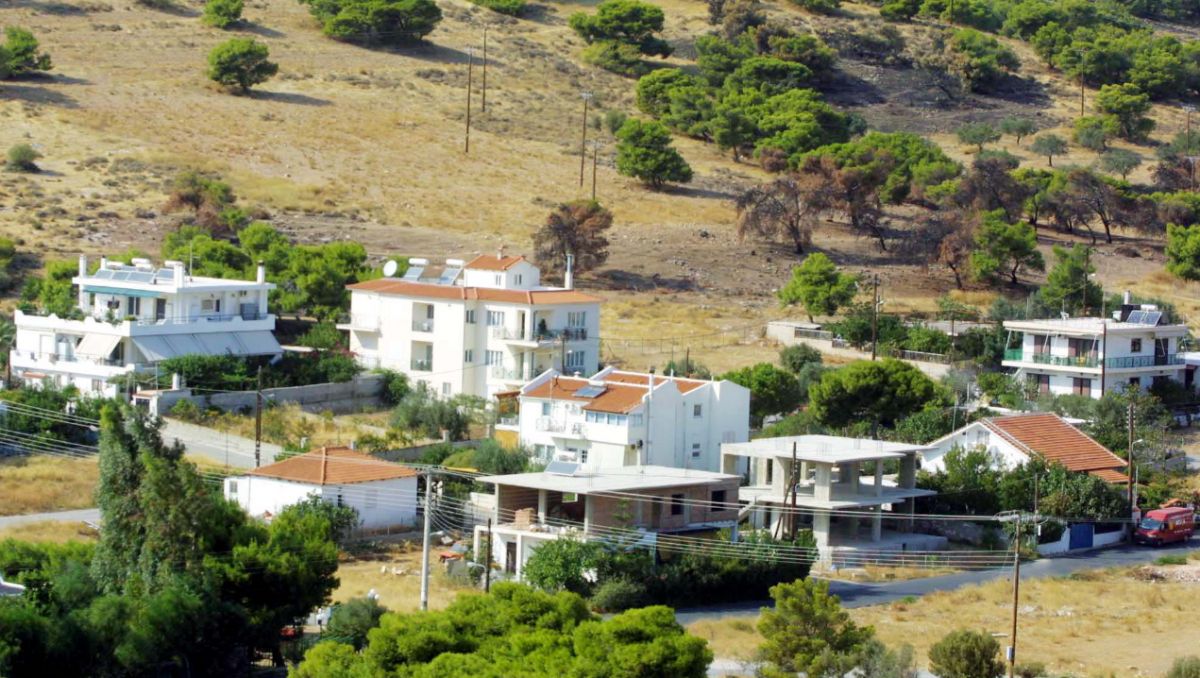 Αυθαίρετα: Αντισυνταγματικός ο νόμος που τα εξαιρεί από τους δασικούς χάρτες