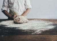 Αυτός ο φούρναρης βγάζει ψωμιά σε σχήμα ανδρικού μορίου
