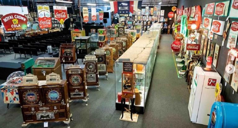 Στο σφυρί “υπεραιωνόβιο” μπουκάλι Coca-Cola (pics)