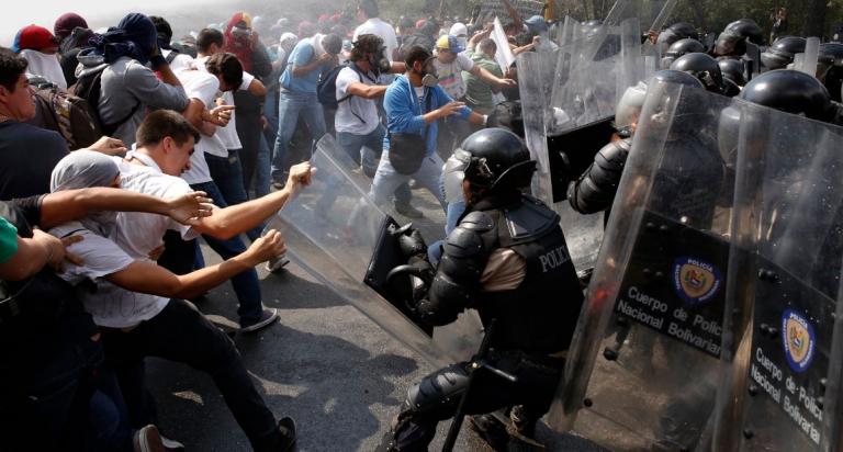 Κολομβία: Επεισόδια και συλλήψεις σε διαδηλώσεις εναντίον του Ντούκε