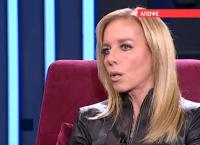 Δανάη Στράτου: Η σύζυγος του Γιάνη Βαρουφάκη σε μια σπάνια τηλεοπτική εμφάνιση (vid)