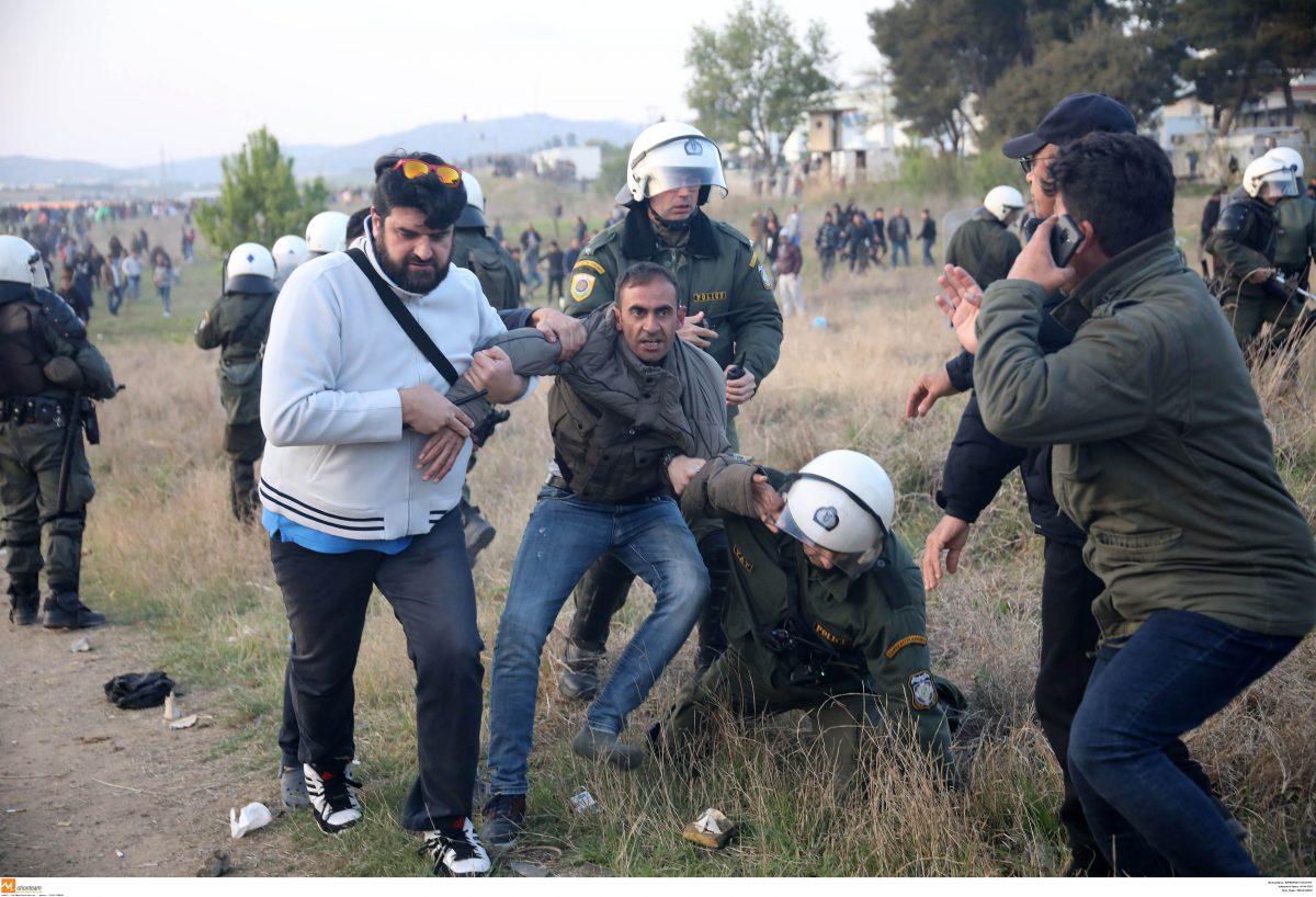 Διαβατά: Ένταση και επεισόδια μεταξύ προσφύγων και αστυνομίας στο κέντρο φιλοξενίας