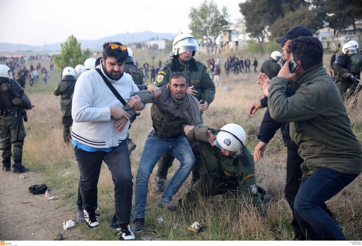 Διαβατά: Ένταση και επεισόδια μεταξύ προσφύγων και αστυνομίας στο κέντρο φιλοξενίας