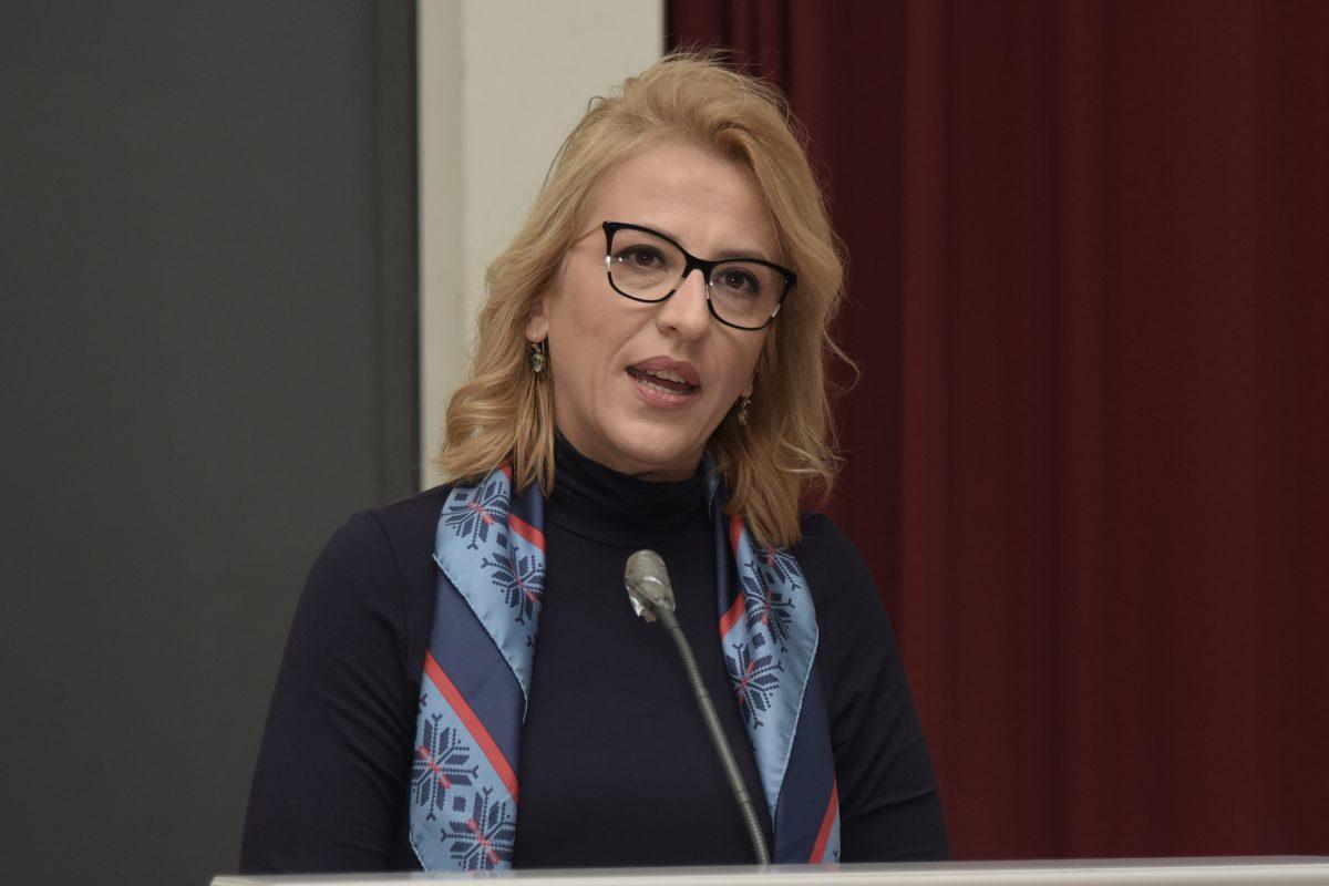 Ρένα Δούρου: Καταγγέλλει κακόβουλη και παραπλανητική εκστρατεία με sms, από δήθεν λογαριασμό της