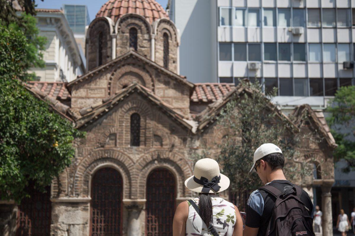Εκκλησία στο Μαρούσι ζητά από τους νονούς να υπογράψουν ότι δεν είναι ομοφυλόφιλοι