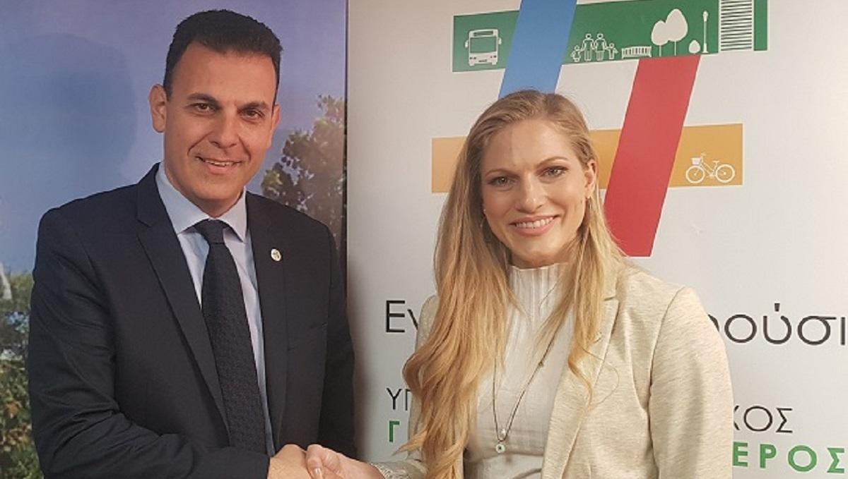 Κατεβαίνει στην πολιτική η Σάρα Εσκενάζυ (pics)