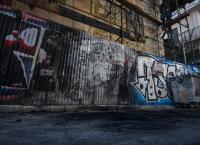 Εξάρχεια: Νέα νύχτα επεισοδίων με μολότοφ – Κάηκε αυτοκίνητο