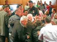 ΓΣΕΕ: Ξύλο και τραυματίες στο συνέδριό της στη Ρόδο (vid)