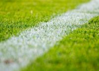 Ελληνίδα μάνα κρατάει ομπρέλα πάνω από τον τερματοφύλακα γιο της και γίνεται viral (pic)