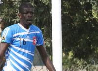 Σοκαριστικός τραυματισμός: Τερματοφύλακας έσπασε και τα δύο πόδια του (vid)