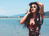 Ιουλία Καλλιμάνη: Η όμορφη τραγουδίστρια και το “κύμα” θαυμαστών στο Instagram