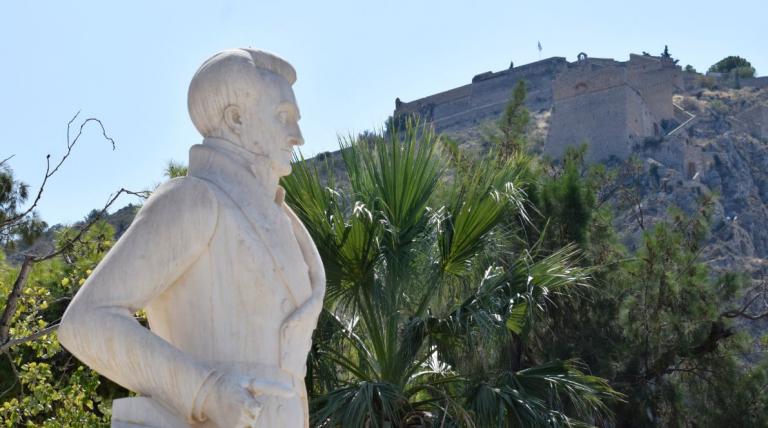Ναύπλιο: Βανδαλισμοί στο άγαλμα του Καποδίστρια – Έκλεψαν τα δάκτυλά του (pics)