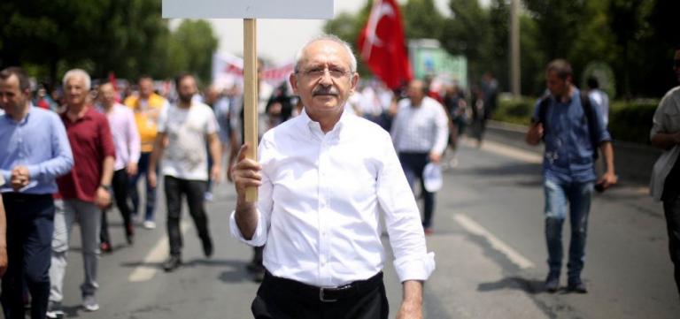 Τουρκία: Προπηλακισμός του αρχηγού της αντιπολίτευσης