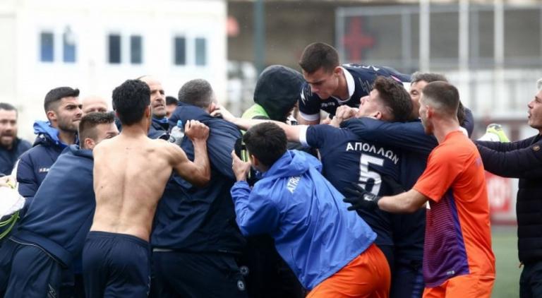 Απίστευτες εικόνες: Έπαιξαν ξύλο μετά το Ατρόμητος – Απόλλων Σμύρνης Κ19