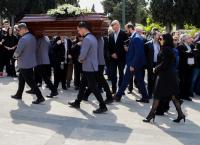 Πολιτική κηδεία: Τι σημαίνει και ποια η διαφορά της από την θρησκευτική