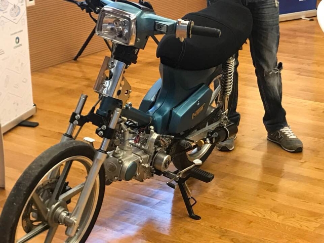 Κρήτη: Νεαρός έφτιαξε μηχανάκι που κινείται με… τσικουδιά