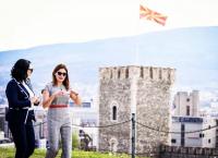 Μπέττυ Μπαζιάνα: Επισκέφτηκε το κάστρο των Σκοπίων όπου την υποδέχτηκε η σύζυγος του Ζόραν Ζάεφ (pics)