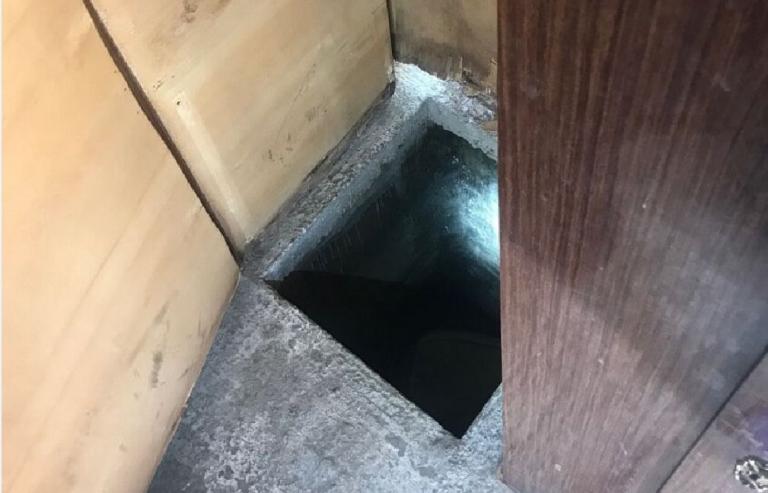 Θεσσαλονίκη: Μετακίνησαν τη ντουλάπα και βρήκαν την φυλακή τους (pics)