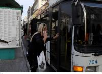 Επίθεση στη Θεσσαλονίκη: Άγνωστοι πέταξαν πέτρες σε λεωφορείο του ΟΑΣΘ (pics)