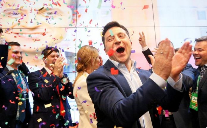 Ουκρανία: Πρόεδρος ο Ζελένσκι με συνθήματα κατά της διαφθοράς