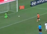 Viral: Το ήθελε ή όχι; Το πέναλτι στην Αυστραλία που τρέλανε κόσμο (vid)