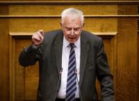 Πικραμμένος: “Φαρσοκωμωδία με κακό συγγραφέα η υπόθεση Novartis”