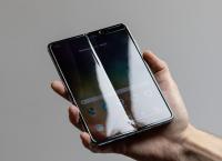 Samsung Galaxy Fold: Καθυστερεί η κυκλοφορία του “πτυσσόμενου κινητού” (vid)