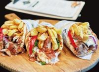 Έρχεται αύξηση στην τιμή για ένα σουβλάκι στα 5 ευρώ