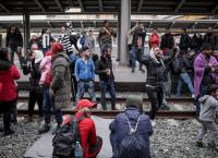Σταθμός Λαρίσης: Κατάληψη από μετανάστες – Δεν εκτελούνται τα δρομολόγια (pics)