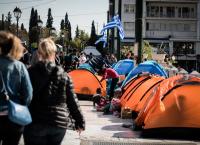 Σύνταγμα: Αρνούνται να φύγουν οι πρόσφυγες – Διανυκτέρευσαν στις σκηνές (pics)