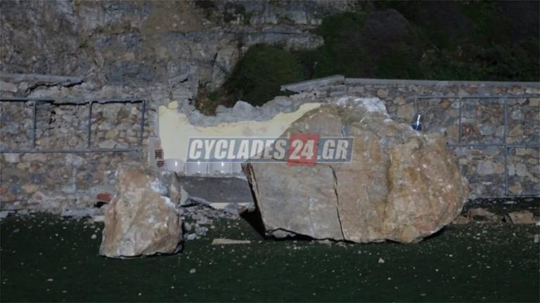 Σοκαριστικό: Τεράστιος βράχος έπεσε σε ποδοσφαιρικό γήπεδο (pics)