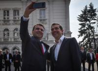 Τσίπρας: Σέλφι με τον Ζάεφ στη τελετή υποδοχής του Έλληνα πρωθυπουργού