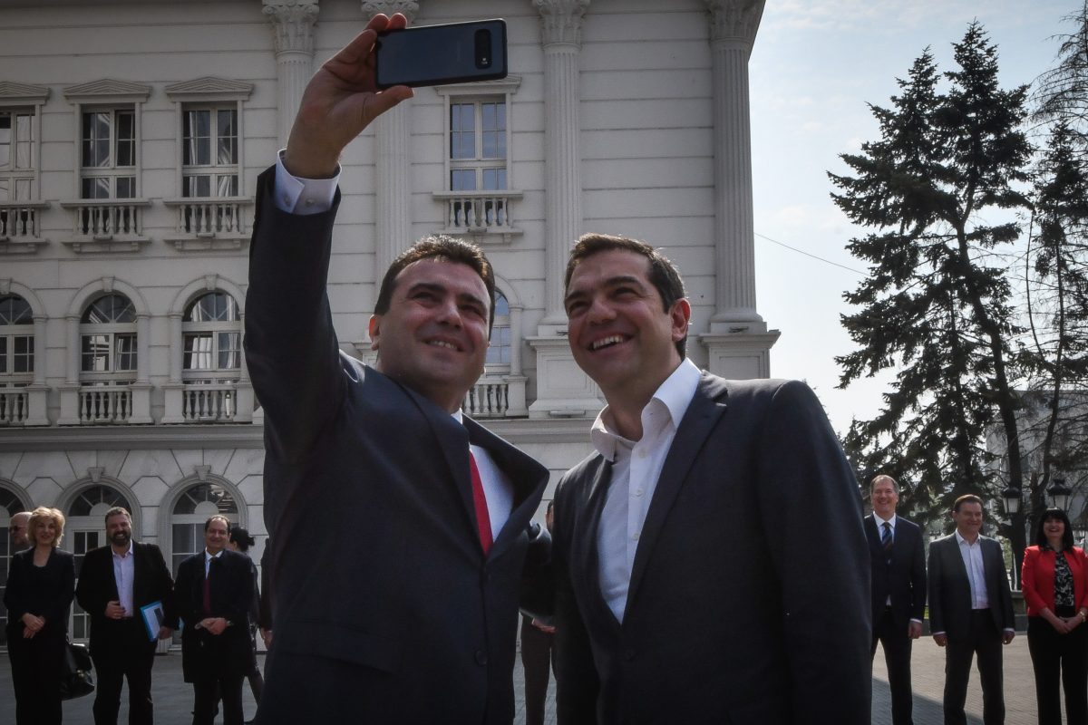 Τσίπρας: Σέλφι με τον Ζάεφ στη τελετή υποδοχής του Έλληνα πρωθυπουργού