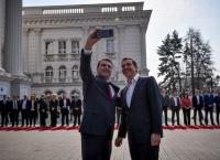 Αλέξης Τσίπρας: Η βραδινή χαλαρή βόλτα με τον Ζάεφ στα Σκόπια (vid)