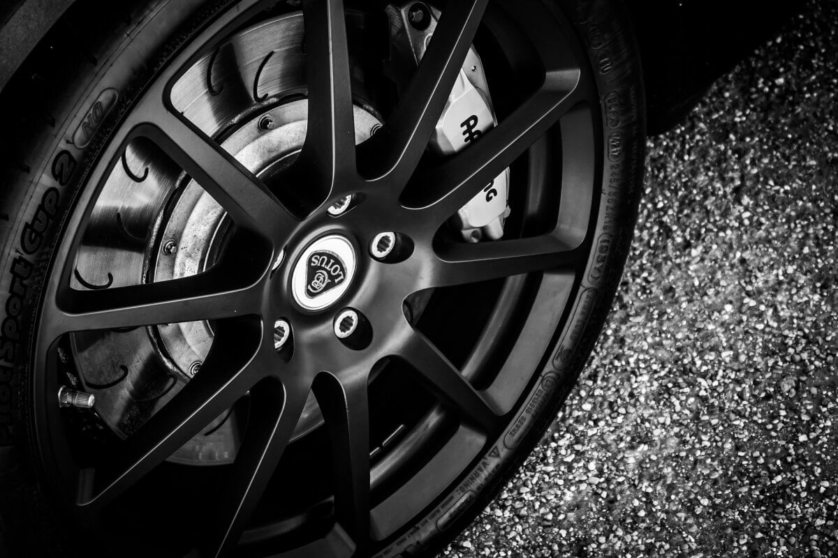 Η Lotus εξελίσσει ένα ηλεκτρικό supercar