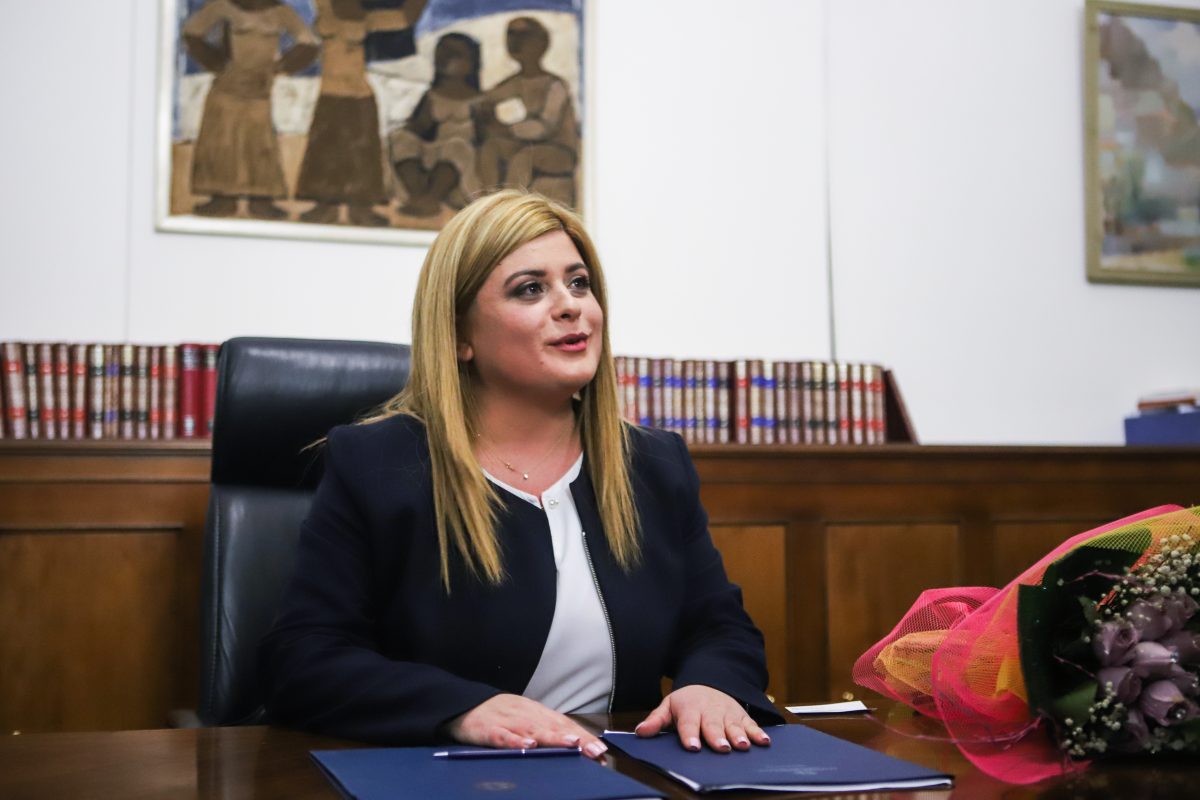 Υπουργός Μακεδονίας Θράκης: Τα βρόντηξε και έφυγε από εκδήλωση