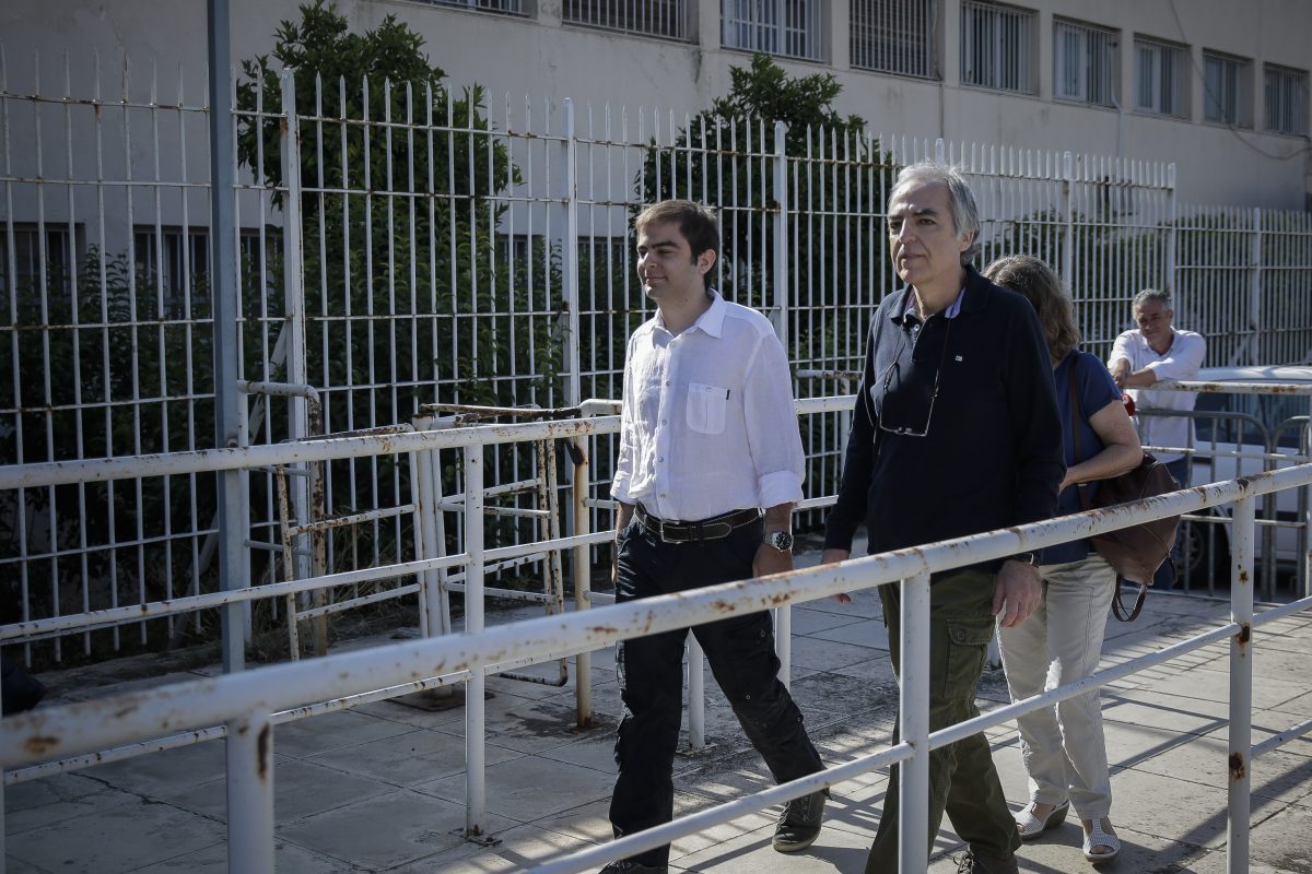 Ρουβίκωνας: Επίθεση προς τους δικαστές που θα αποφασίσουν για την άδεια Κουφοντίνα