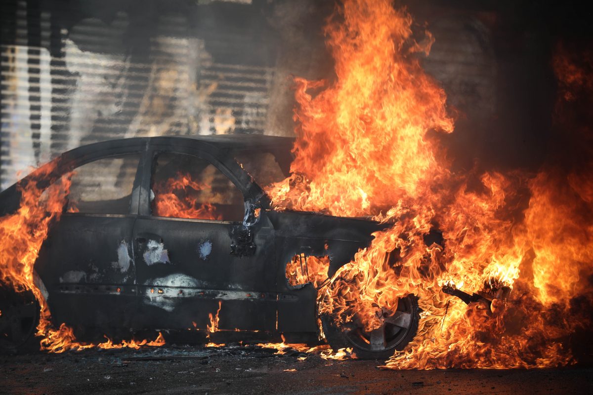 Εξάρχεια: Νέος κύκλος επεισοδίων – Επίθεση και στα γραφεία του ΣΥΡΙΖΑ