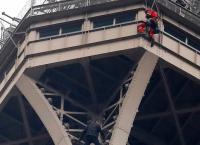 Πύργος του Άιφελ: Συνελήφθη ο αναρριχητής – Έφτασε μέχρι τα 300 μέτρα (vid)