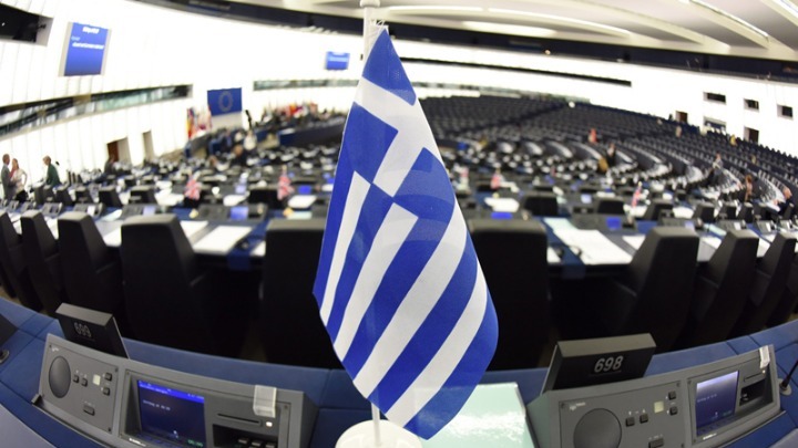 Θεσμοί: Ανησυχία για “τρύπα” στα έσοδα λόγω 120 δόσεων