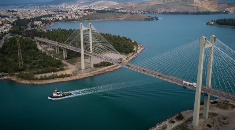 Σοκ στην Χαλκίδα: Ταξιτζής πήδηξε στο κενό από την γέφυρα