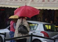 Πρόγνωση καιρού: Βροχές και χαλάζι την Παρασκευή – Ανεβαίνει η θερμοκρασία από το Σάββατο