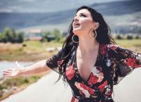 Ιουλία Καλλιμάνη: Νέα σειρά εμφανίσεων για την νεαρή τραγουδίστρια