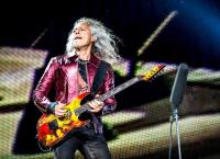 Metallica: Ο Kirk Hammett έπεσε στη σκηνή και το ευχαριστήθηκε (vid)