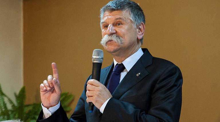 Ουγγαρία: Σάλος με τον πρόεδρο του Κοινοβουλίου, εξίσωσε ομοφυλόφιλους με τους παιδόφιλους