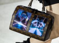 Louis Vuitton: Οι νέες του τσάντες είναι βγαλμένες από σενάριο επιστημονικής φαντασίας (vid)