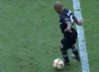 Viral: Αυτό δεν ήταν ντρίπλα, ήταν… χορευτική φιγούρα (vid)
