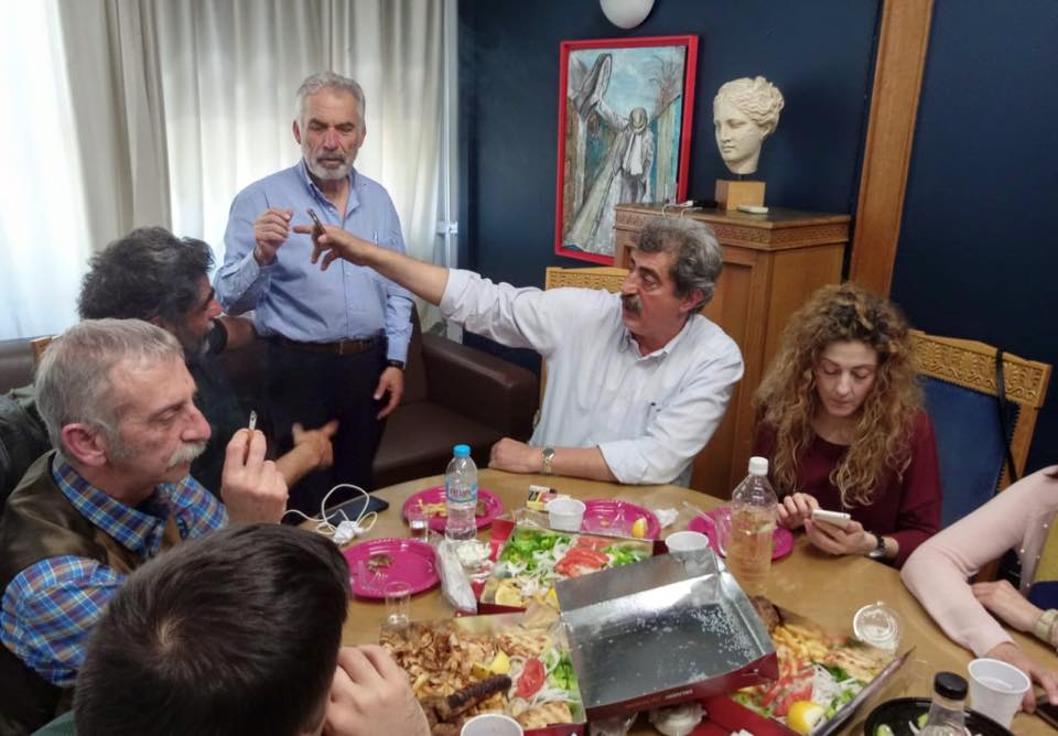 Παύλος Πολάκης: “Πάρτι” σήμερα στο Υπουργείο Υγείας για τα γενέθλια του – Δείτε εικόνες